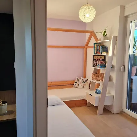 Beautiful Sea View, Free Parking, Centre Of