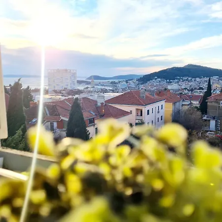 Beautiful Sea View, Free Parking, Centre Of *