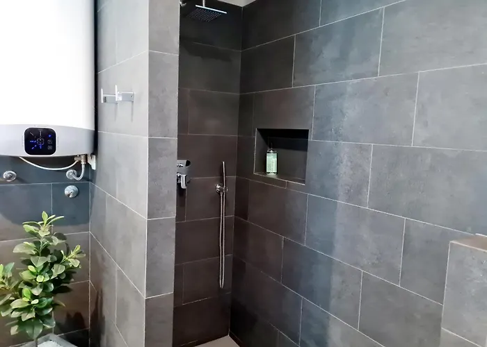 Beautiful Sea View, Free Parking, Centre Of *