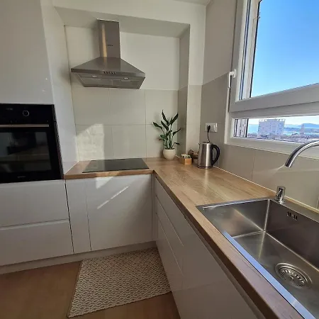 Beautiful Sea View, Free Parking, Centre Of *