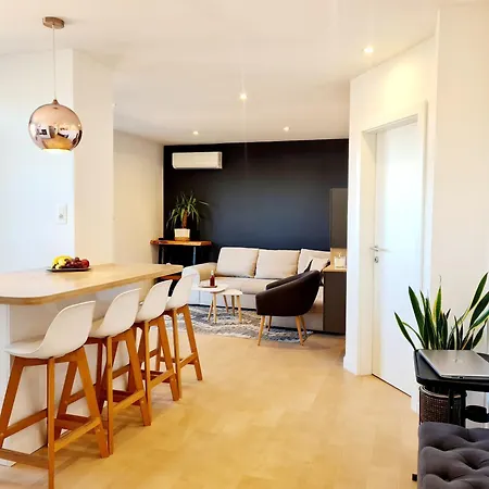 Beautiful Sea View, Free Parking, Centre Of *