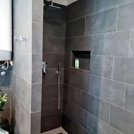 Beautiful Sea View, Free Parking, Centre Of *